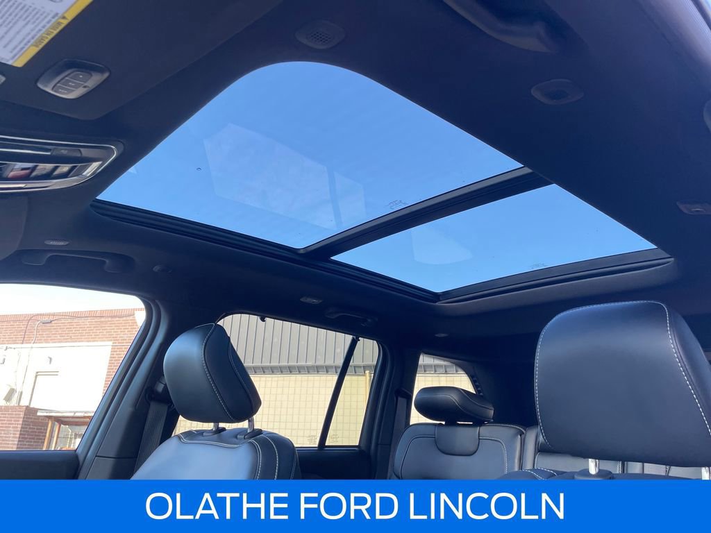 Used 2024 Jeep Grand Cherokee Limited w/ Luxury Tech Group II image 28