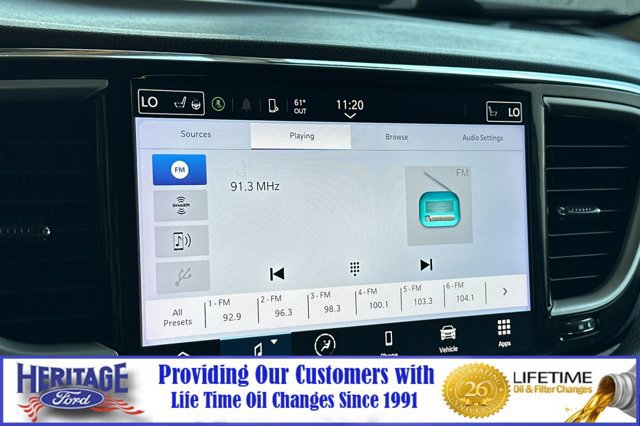 Used 2023 Chrysler Pacifica Touring-L image 19