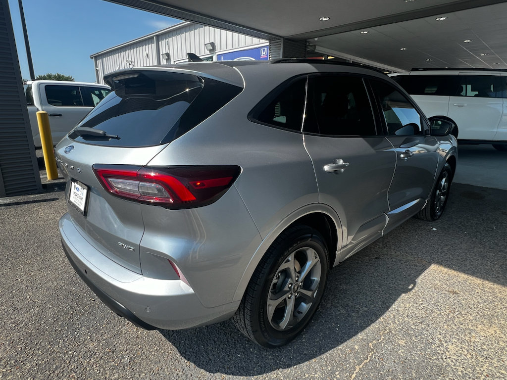 Certified 2023 Ford Escape ST-Line Select w/ Tech Pack #1 AWD/4WD image 9