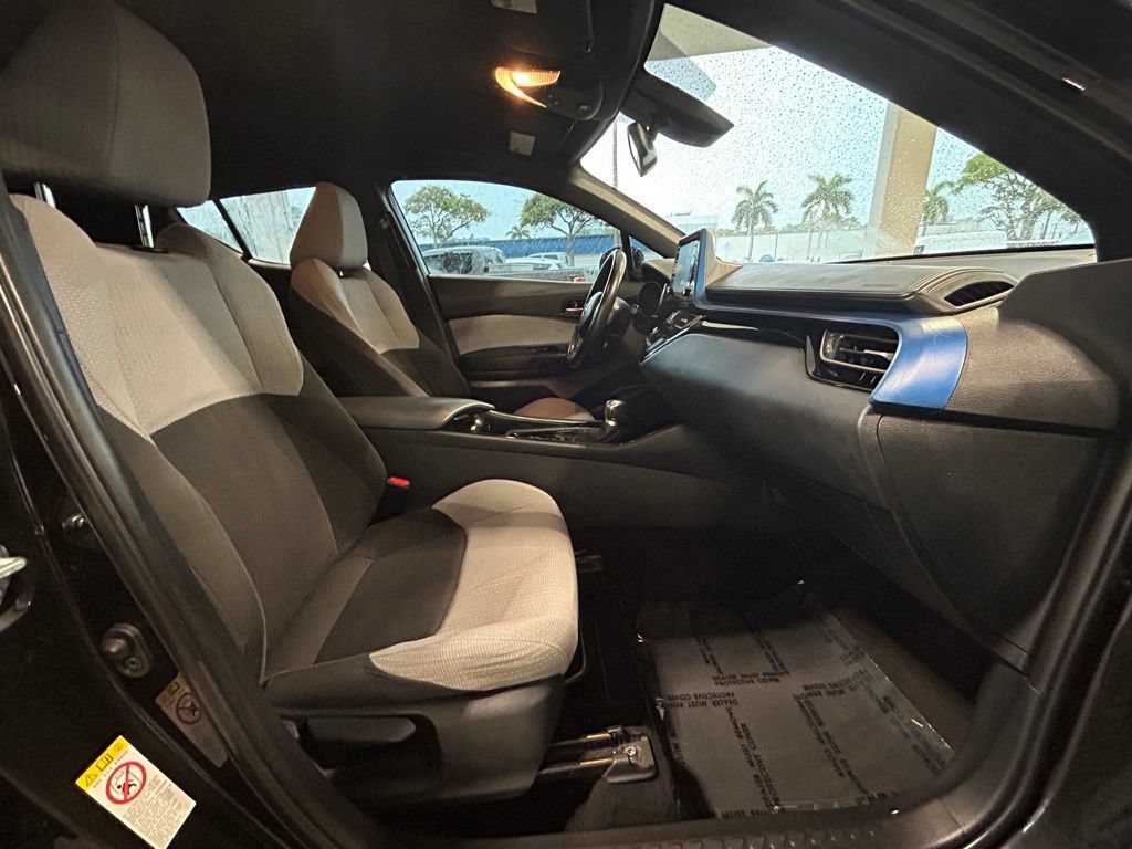 Used 2019 Toyota C-HR XLE FWD image 21