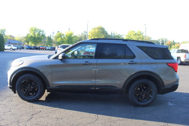 Certified 2021 Ford Explorer XLT w/ Equipment Group 202A AWD/4WD image 9
