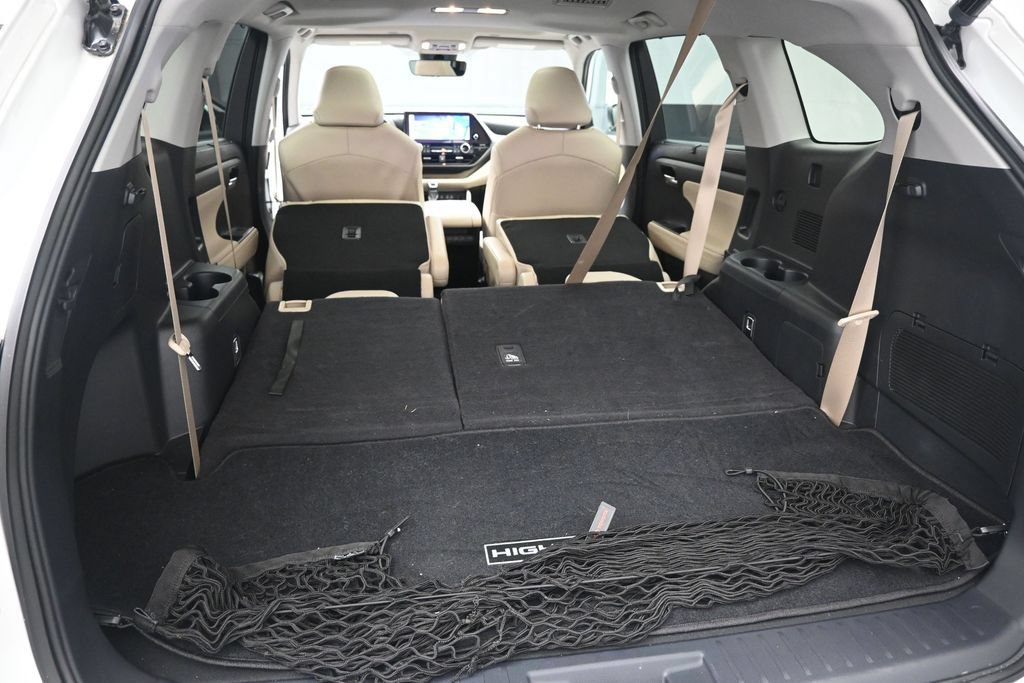 Used 2023 Toyota Highlander XLE FWD image 11