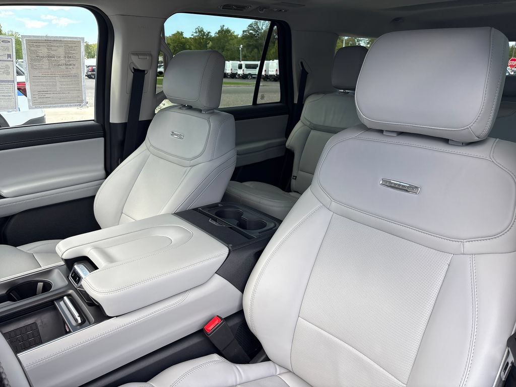 Certified 2025 Ford Expedition Max Platinum w/ Driver's Package AWD/4WD image 20
