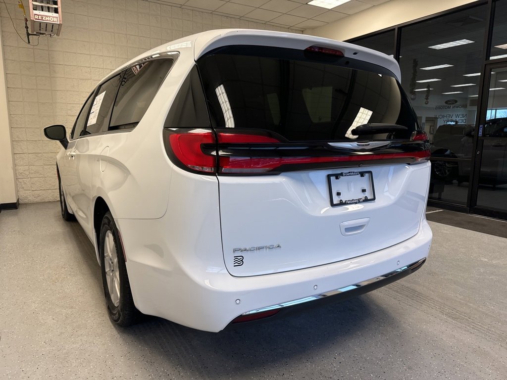 Used 2023 Chrysler Pacifica Touring-L image 44