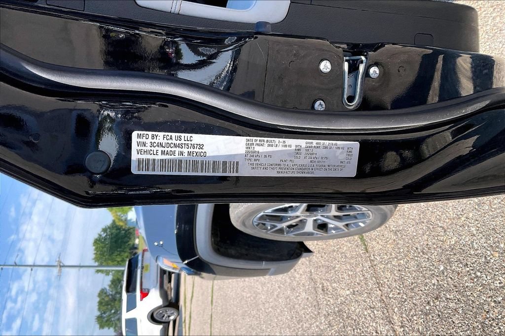 Used 2025 Jeep Compass Limited AWD/4WD image 5
