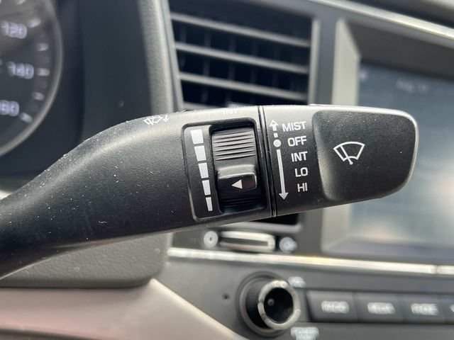 Used 2017 Hyundai Elantra SE FWD image 30