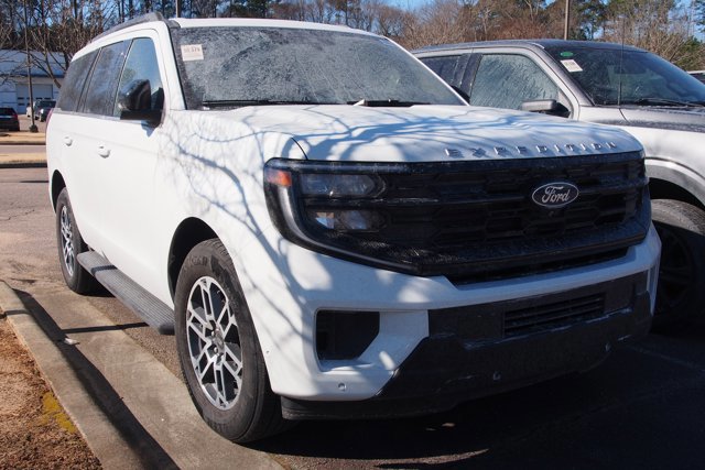 Certified 2025 Ford Expedition Active image 2