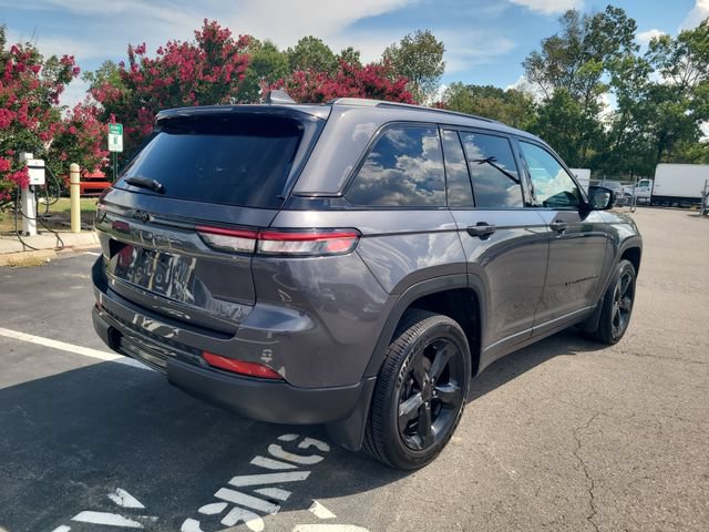 Used 2025 Jeep Grand Cherokee Altitude AWD/4WD image 5