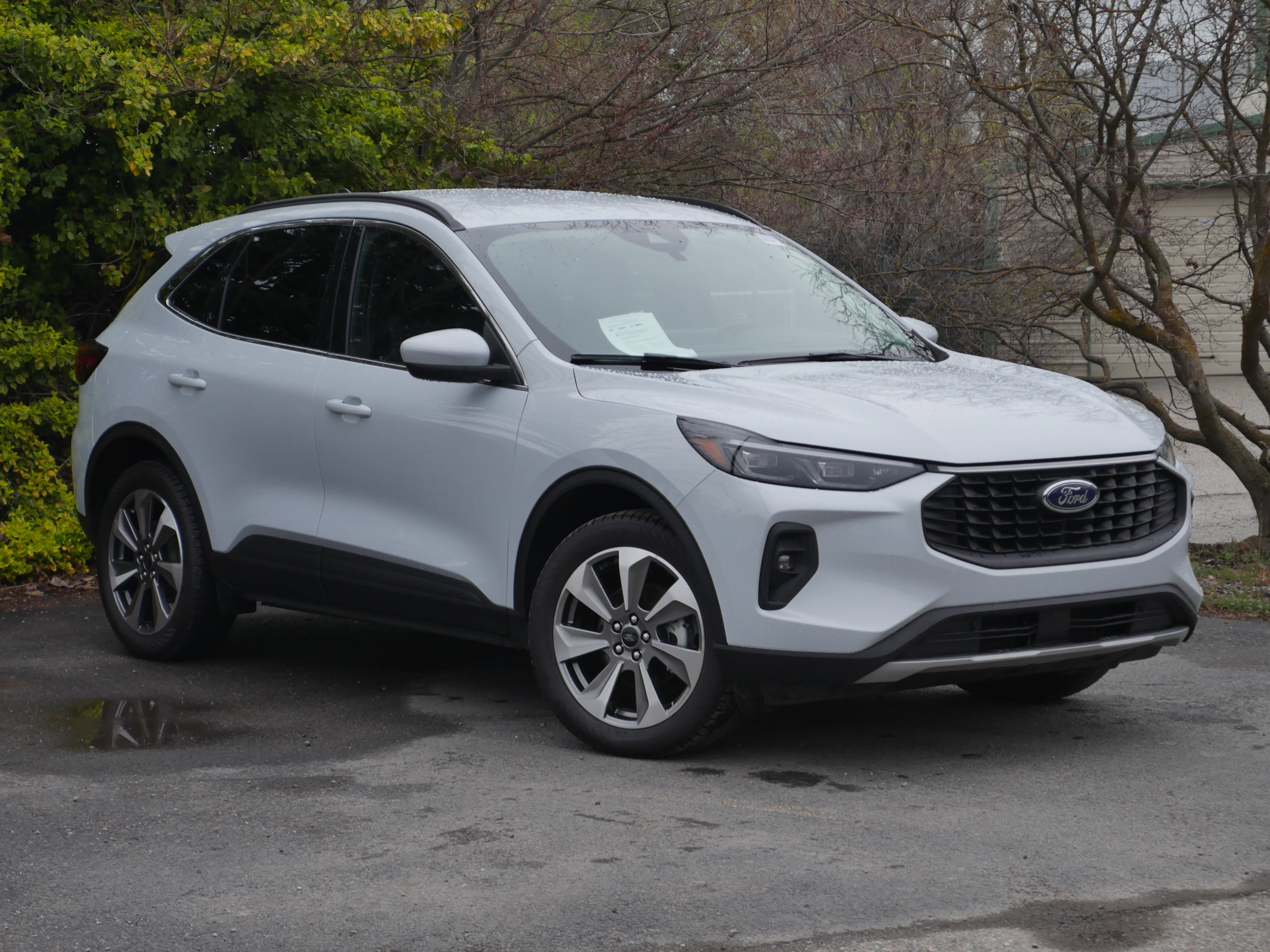 Certified 2025 Ford Escape Platinum AWD/4WD image 28