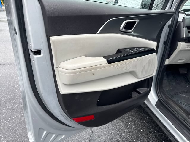 Used 2022 Kia Carnival LX FWD image 11