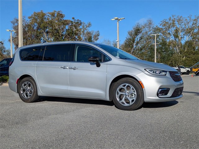 Used 2024 Chrysler Pacifica Limited image 8
