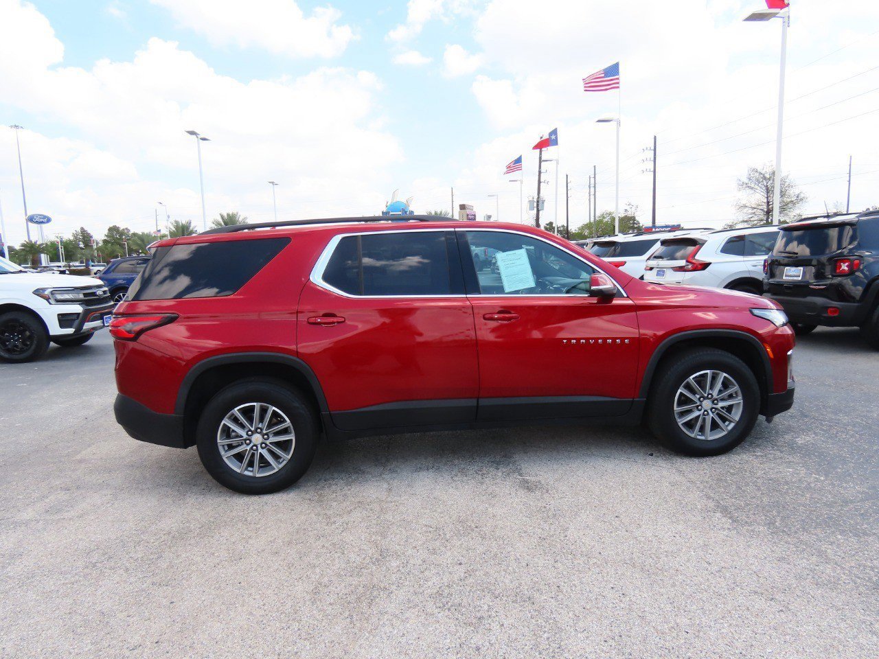 Used 2023 Chevrolet Traverse LT image 7