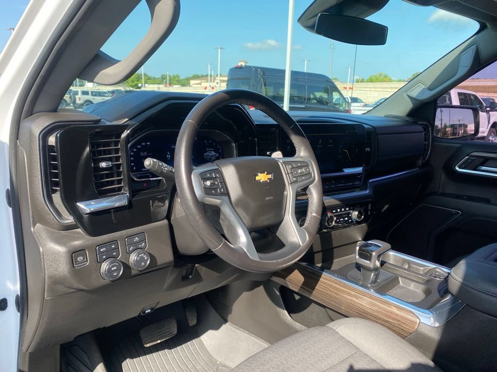 Used 2022 Chevrolet Silverado 1500 LT w/ Z71 Off-Road Package AWD/4WD image 12
