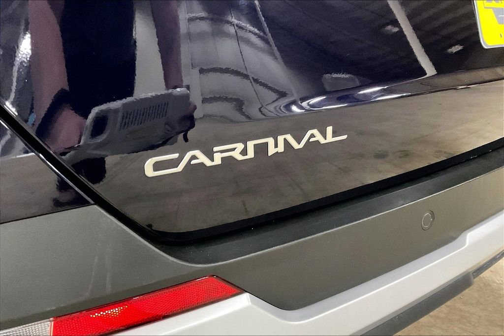 Used 2025 Kia Carnival FWD image 8