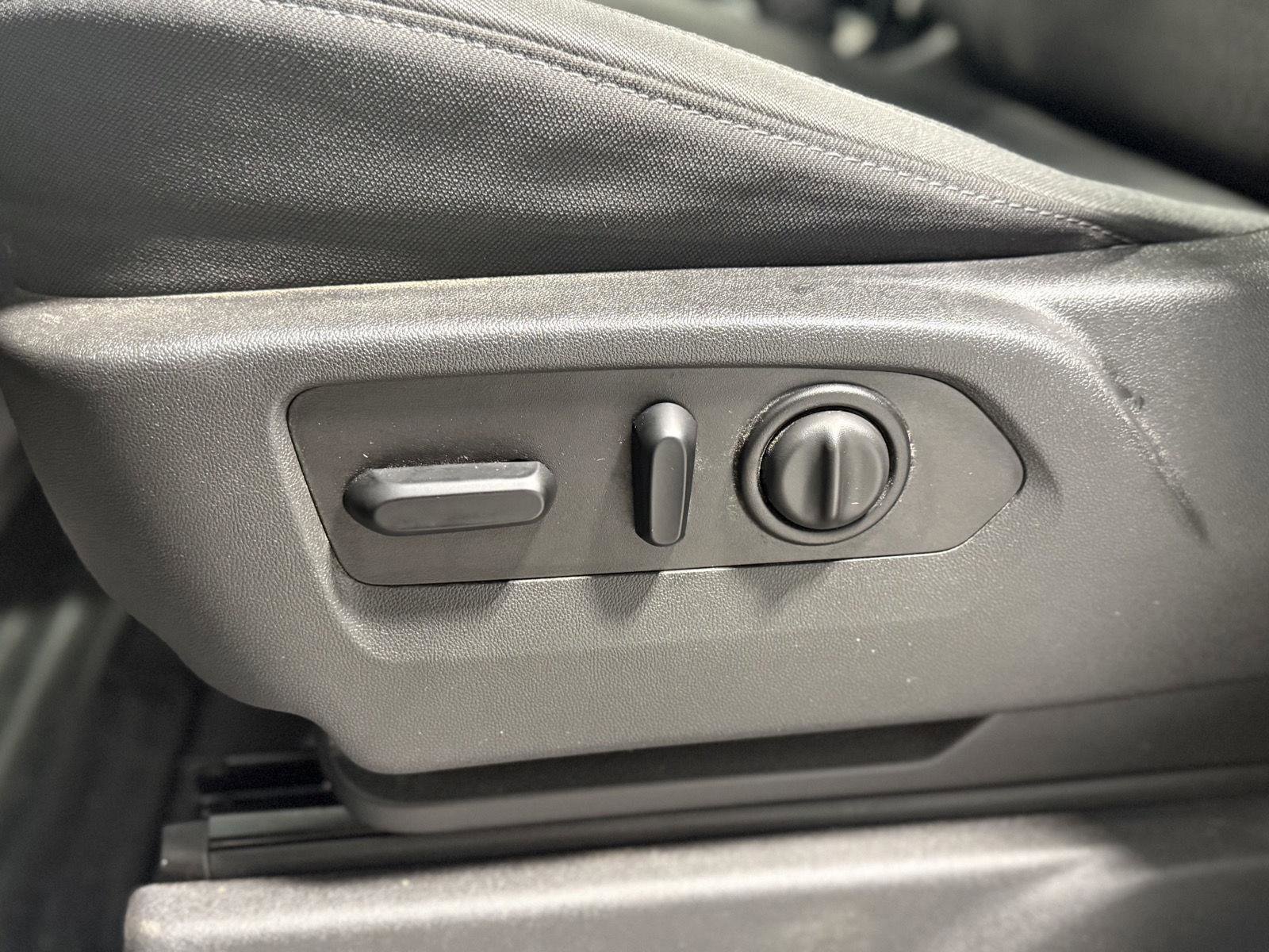 Used 2020 GMC Sierra 1500 SLE w/ SLE Value Package image 16