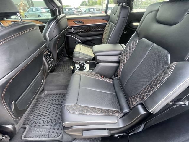 Used 2023 Jeep Grand Cherokee L Summit AWD/4WD image 11