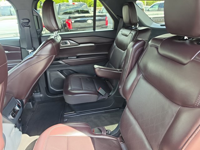 Certified 2025 Ford Explorer Platinum RWD image 13