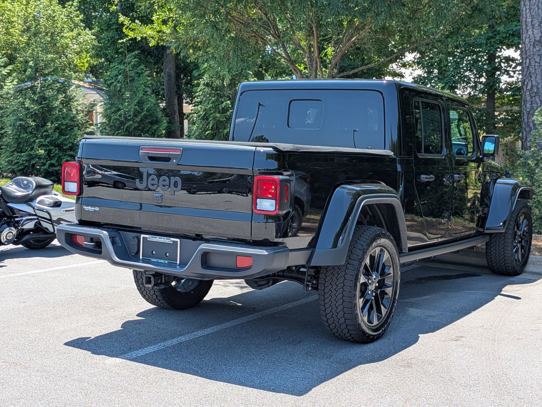 Used 2024 Jeep Gladiator Sport AWD/4WD image 3