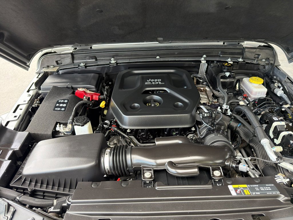 Used 2020 Jeep Wrangler Unlimited Sahara AWD/4WD image 5
