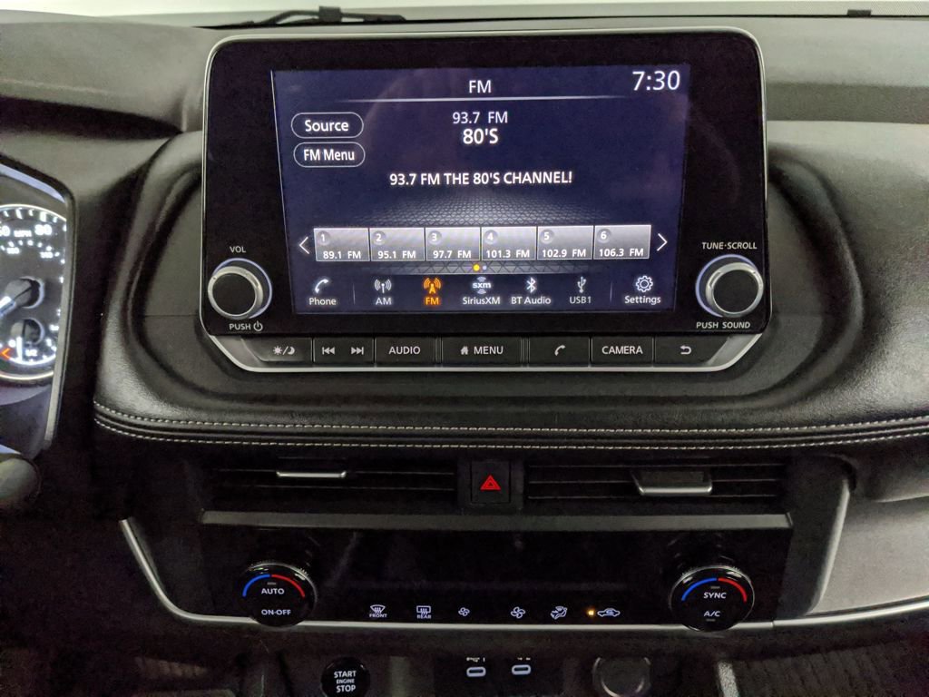 Used 2025 Nissan Rogue SV image 8