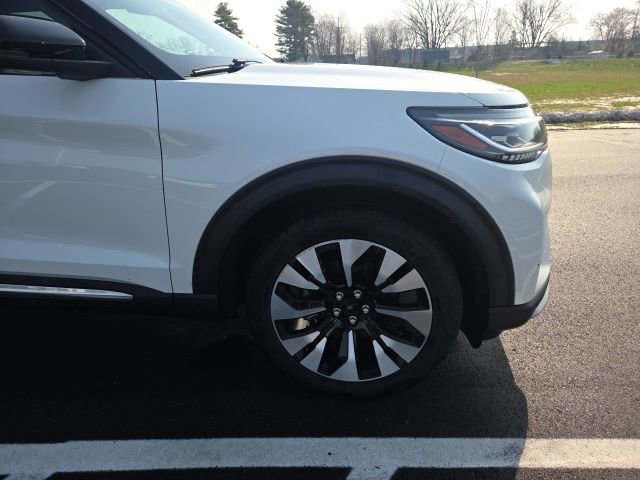 Certified 2025 Ford Explorer Platinum w/ LUX Leather Package AWD/4WD image 4