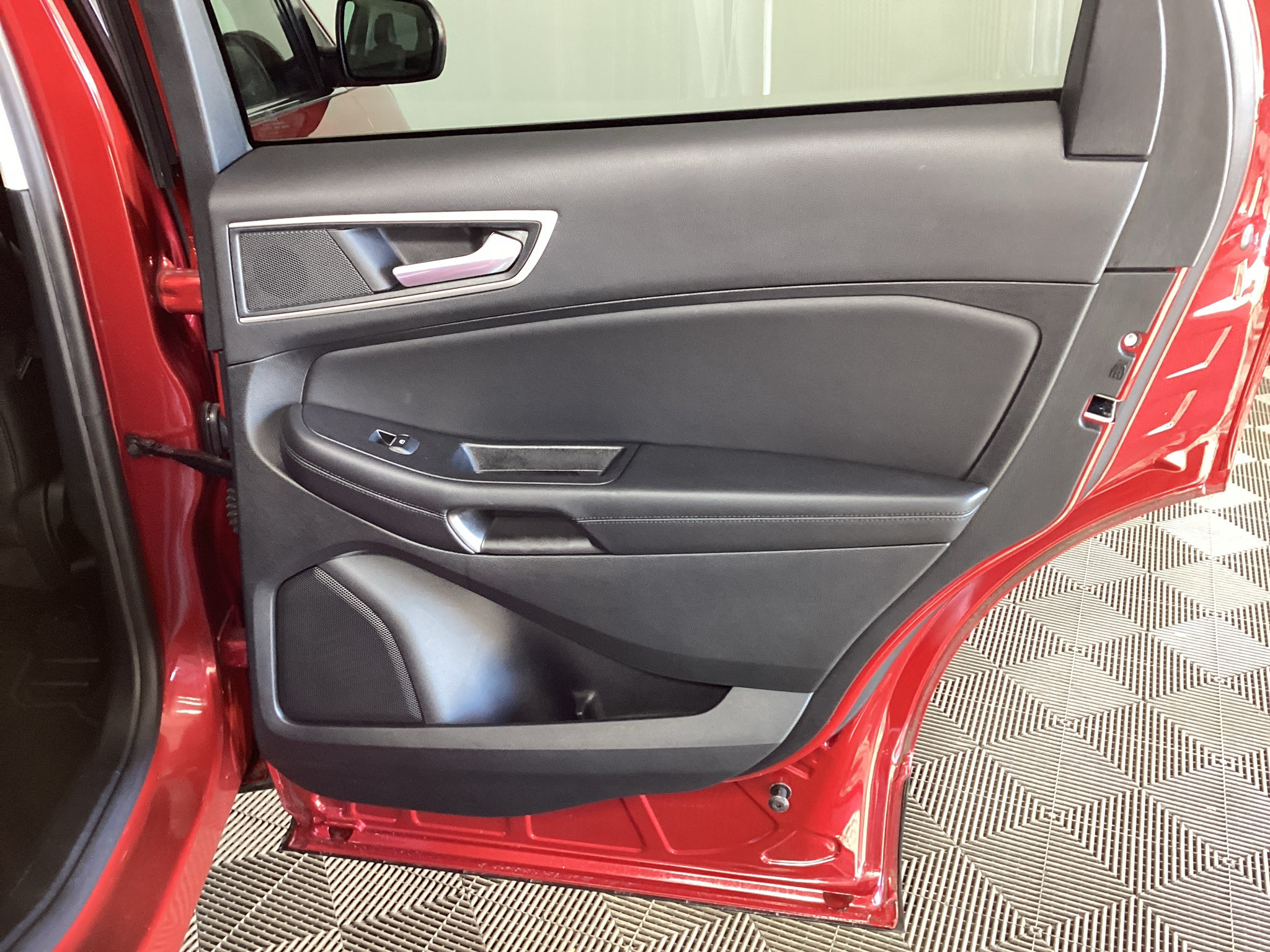 Certified 2024 Ford Edge SEL w/ Convenience Package AWD/4WD image 11