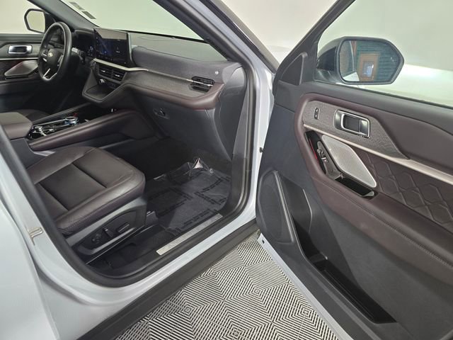 Certified 2025 Ford Explorer Platinum w/ LUX Leather Package AWD/4WD image 12