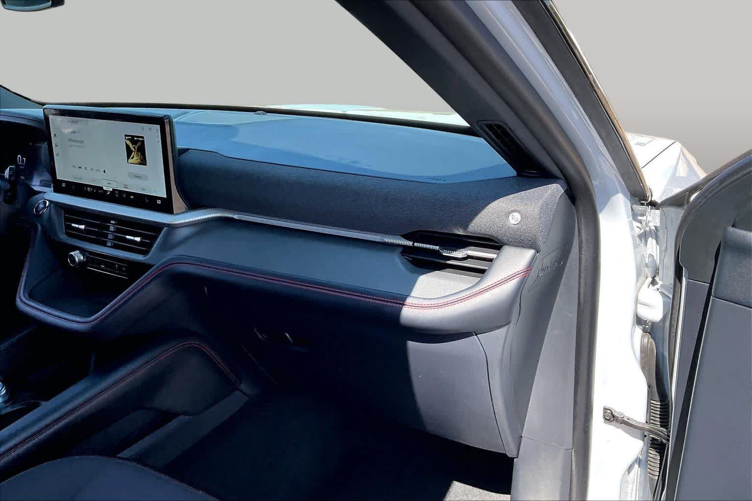 Certified 2026 Ford Explorer ST-Line w/ ST-Line Street Pack RWD image 17