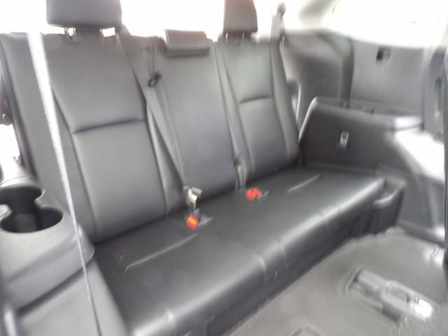 Used 2021 Toyota Highlander XLE AWD/4WD image 32