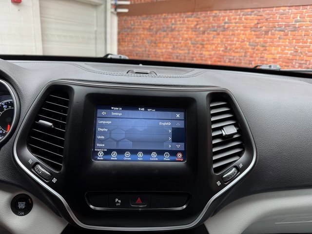 Used 2020 Jeep Cherokee Latitude Plus w/ Cold Weather Group image 19