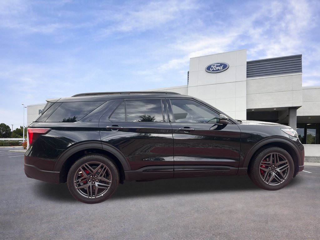Certified 2025 Ford Explorer ST AWD/4WD image 10