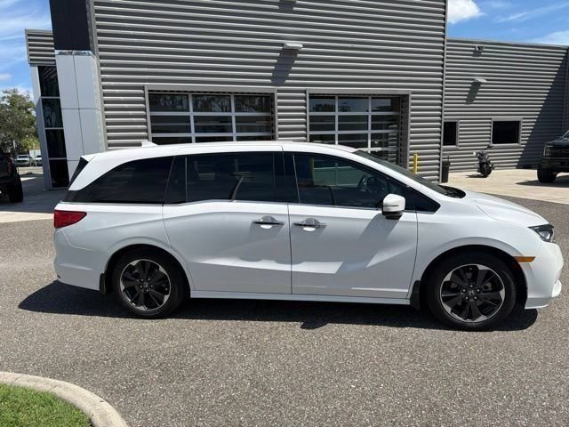 Used 2024 Honda Odyssey Elite image 3