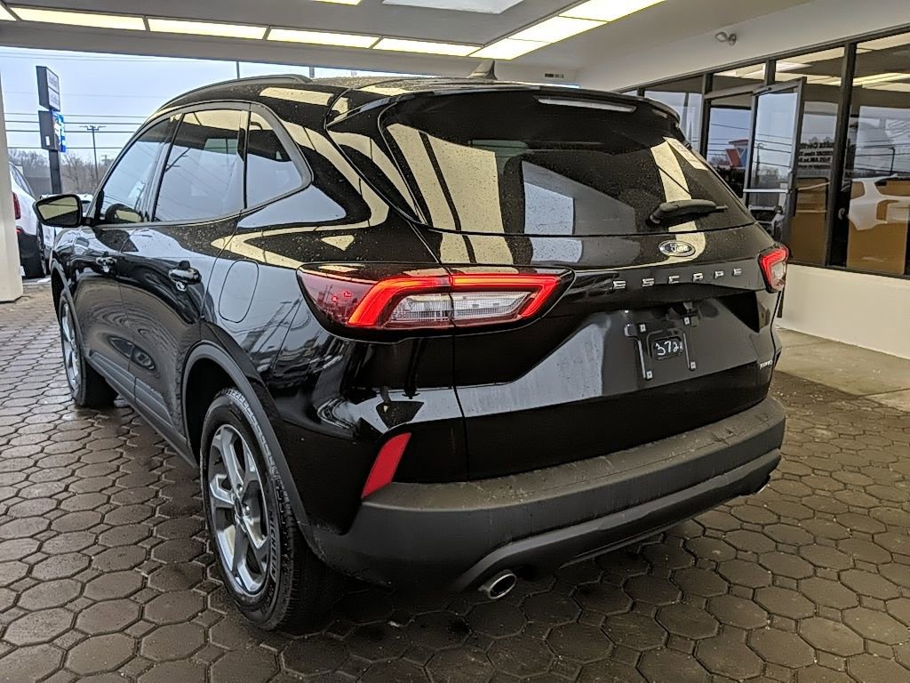 Certified 2025 Ford Escape ST-Line w/ Cold Weather Package image 8