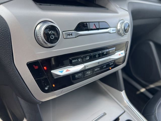 Certified 2022 Ford Explorer XLT w/ Equipment Group 202A image 16