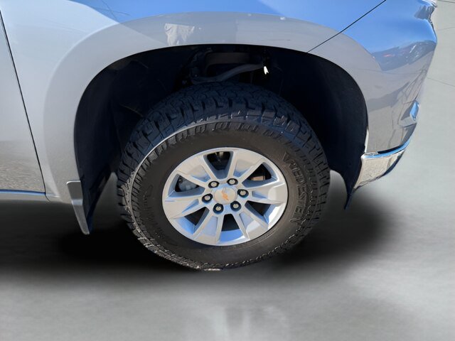 Used 2025 Chevrolet Silverado 1500 LT AWD/4WD image 28