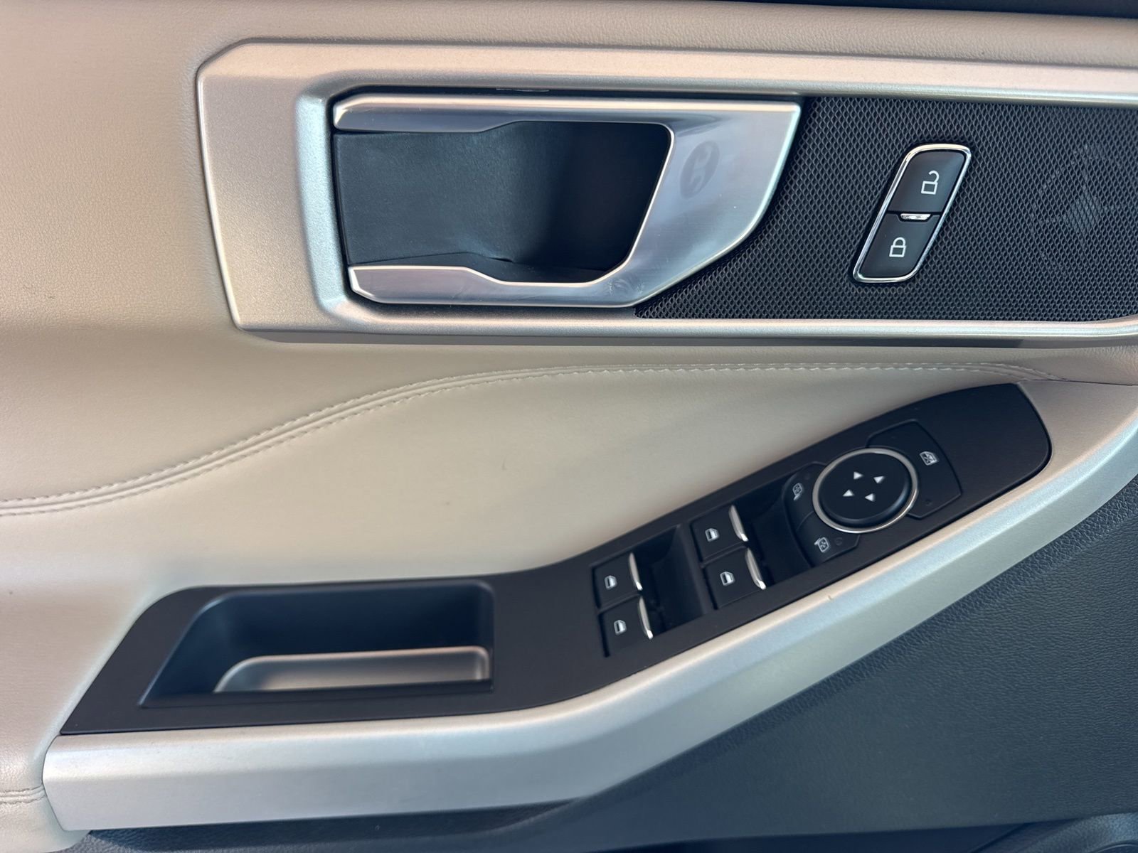 Certified 2023 Ford Explorer XLT w/ Equipment Group 202A image 25