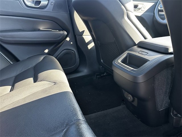Used 2024 Volvo XC60 B5 Plus image 39