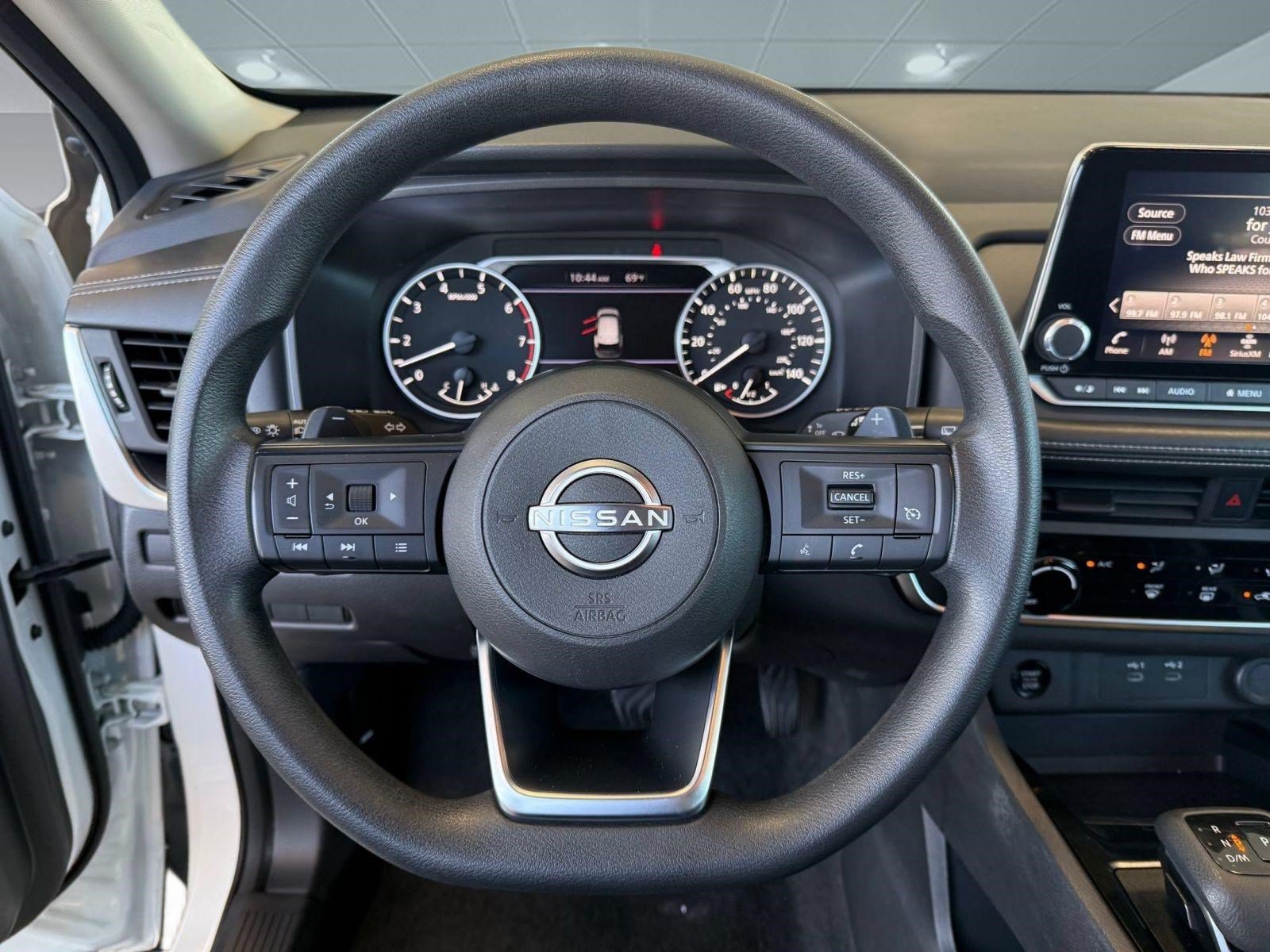 Used 2024 Nissan Rogue S FWD image 11