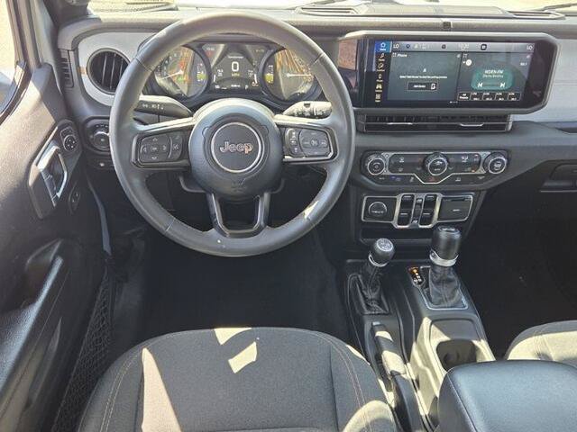 Used 2024 Jeep Wrangler Unlimited AWD/4WD image 7
