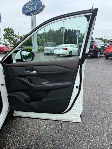 Used 2023 Nissan Rogue SL w/ SL Premium Package AWD/4WD image 17