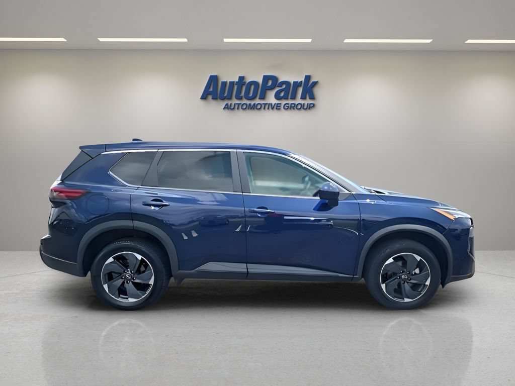 Used 2025 Nissan Rogue SV AWD/4WD image 8