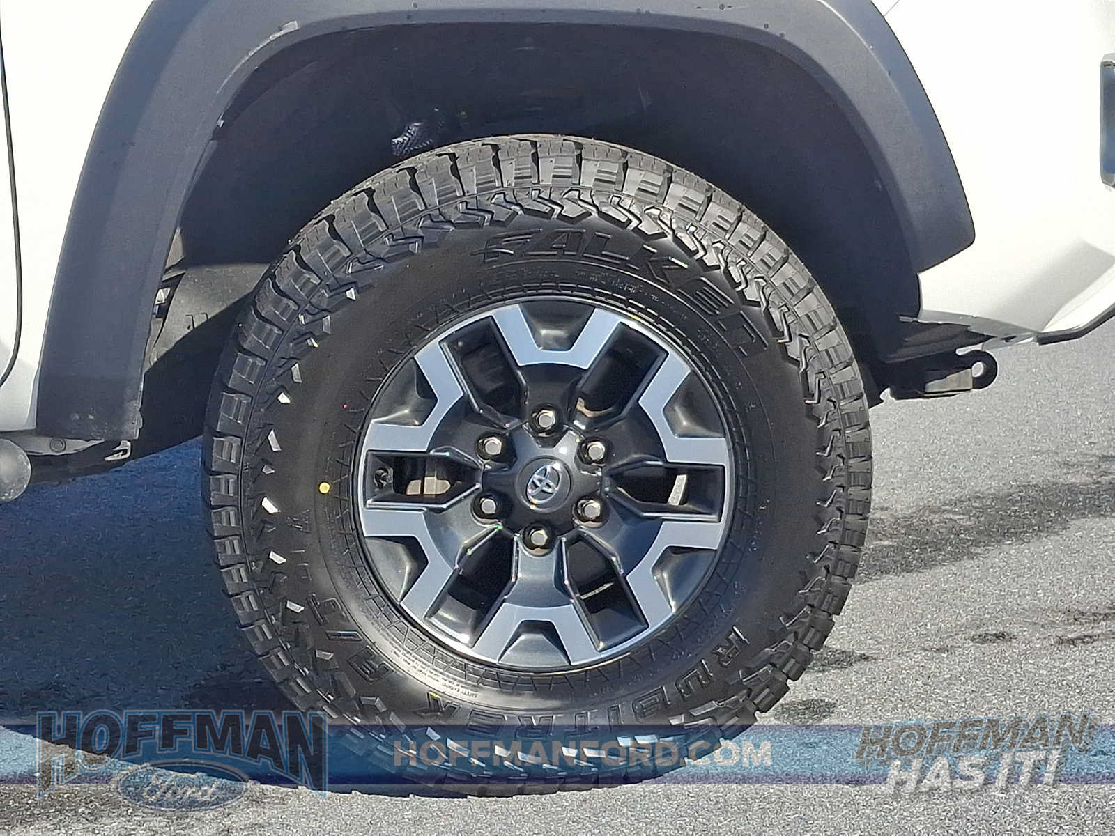 Used 2023 Toyota Tacoma TRD Off-Road w/ Technology Package AWD/4WD image 8