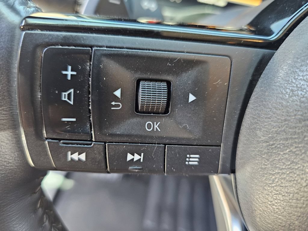 Used 2022 Nissan Pathfinder Platinum w/ Cargo Package FWD image 26