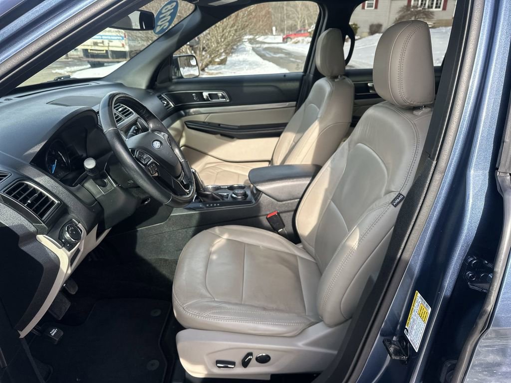 Certified 2018 Ford Explorer XLT w/ Equipment Group 202A image 11