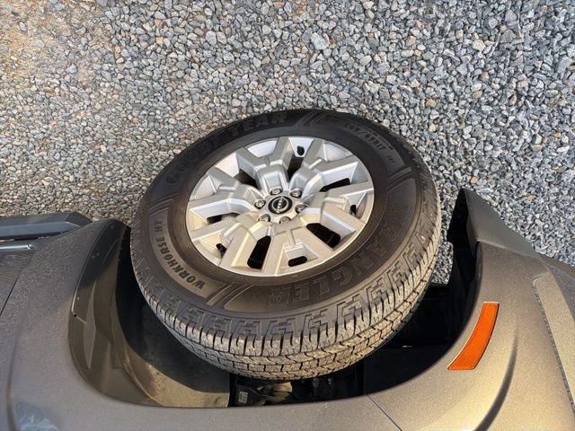 Used 2022 Nissan Frontier SV image 7