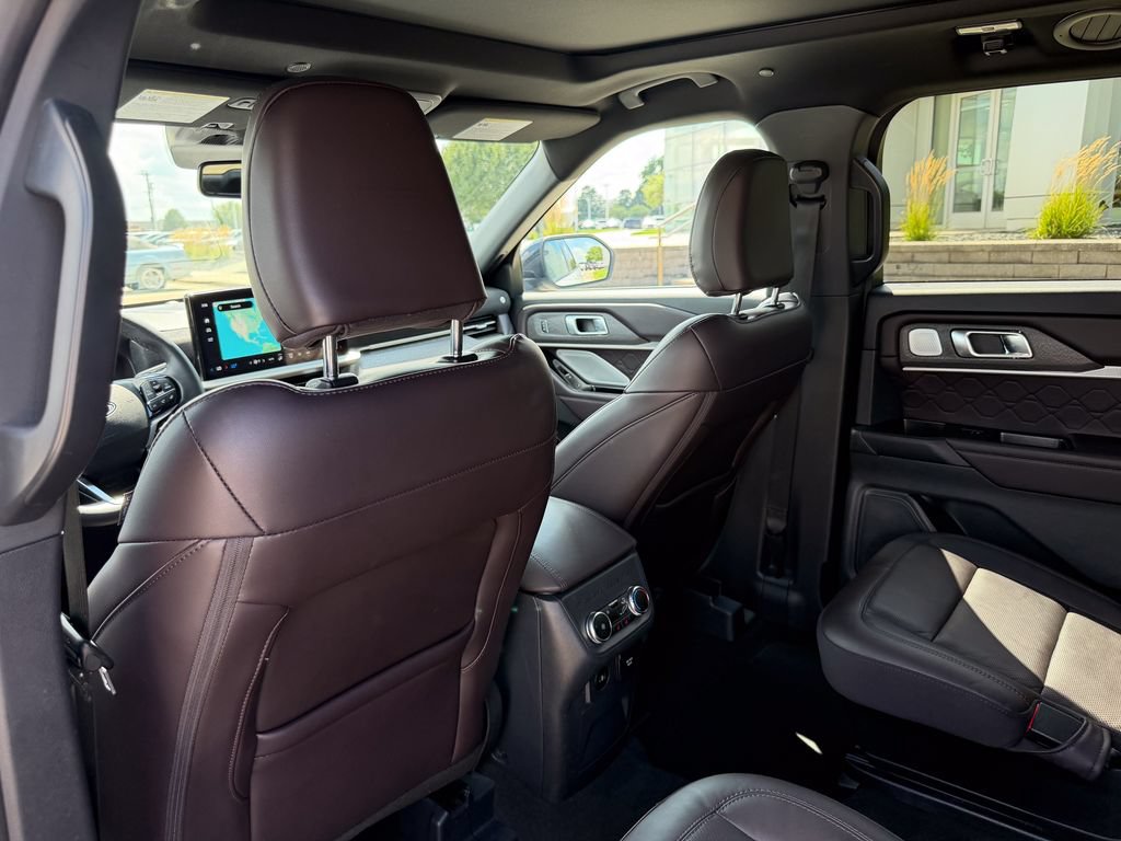 Certified 2025 Ford Explorer Platinum w/ LUX Leather Package AWD/4WD image 17