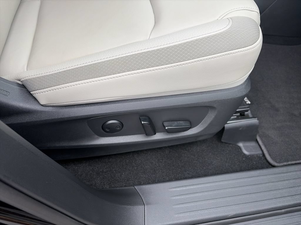 Used 2025 Nissan Pathfinder SL FWD image 36