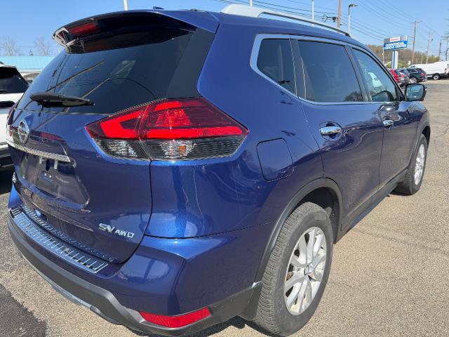 Used 2017 Nissan Rogue SV w/ SV Premium Package AWD/4WD image 2