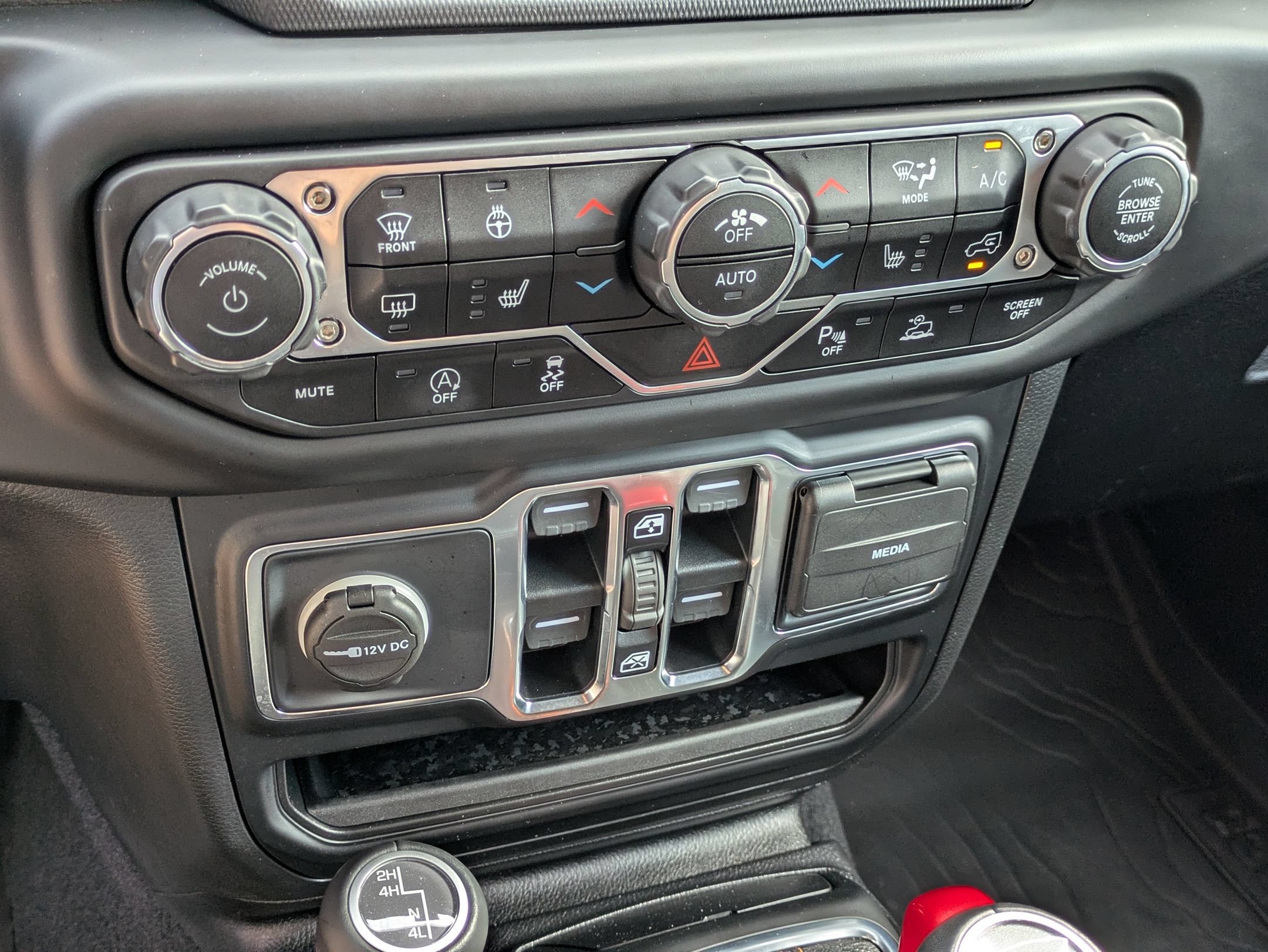 Used 2021 Jeep Wrangler Unlimited Sahara AWD/4WD image 23