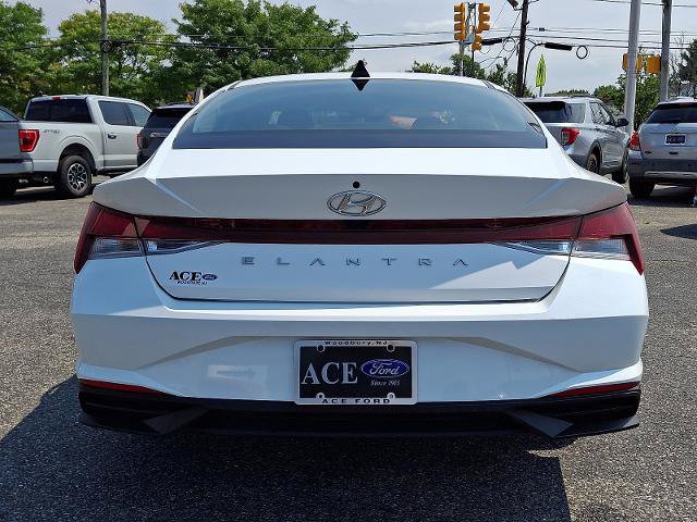 Used 2023 Hyundai Elantra SEL w/ Convenience Package FWD image 5